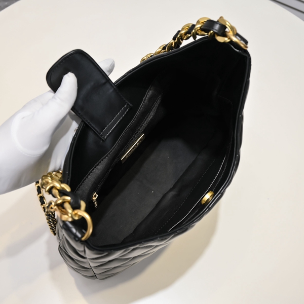 シャネルバッグ着用イメージ